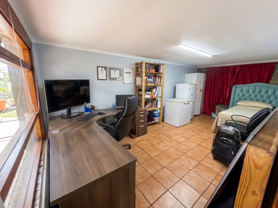 To Let 3 Bedroom Property for Rent in Bothasig Western Cape